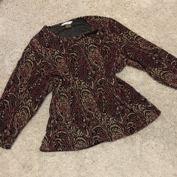 Festive Paisley Raised Texture Top - Picture 12 of 16